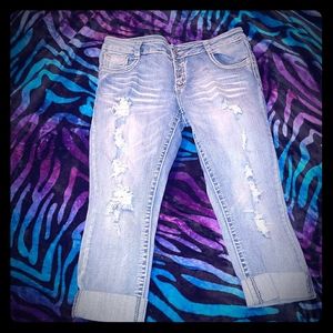 Size 11 Almost Famous denim cropped jeans